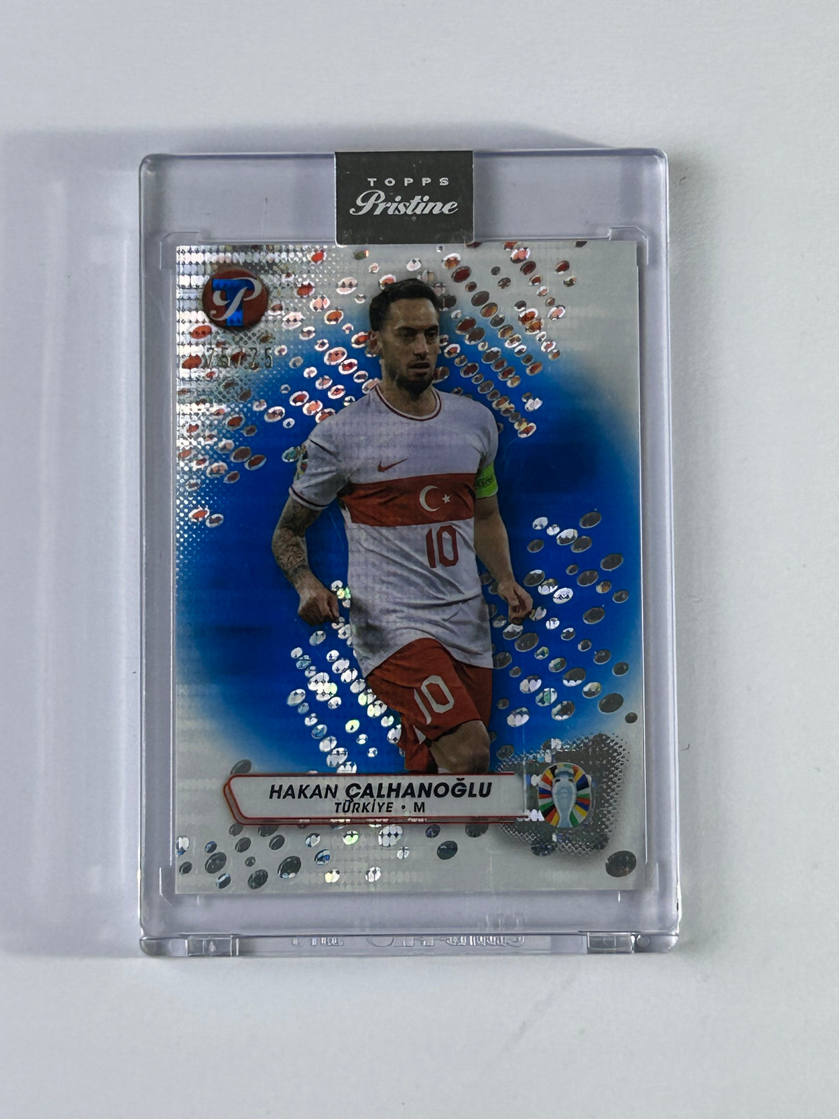 Hakan Çalhanoğlu Topps Pristine Blue Refractor 75/75 – Vorderseite