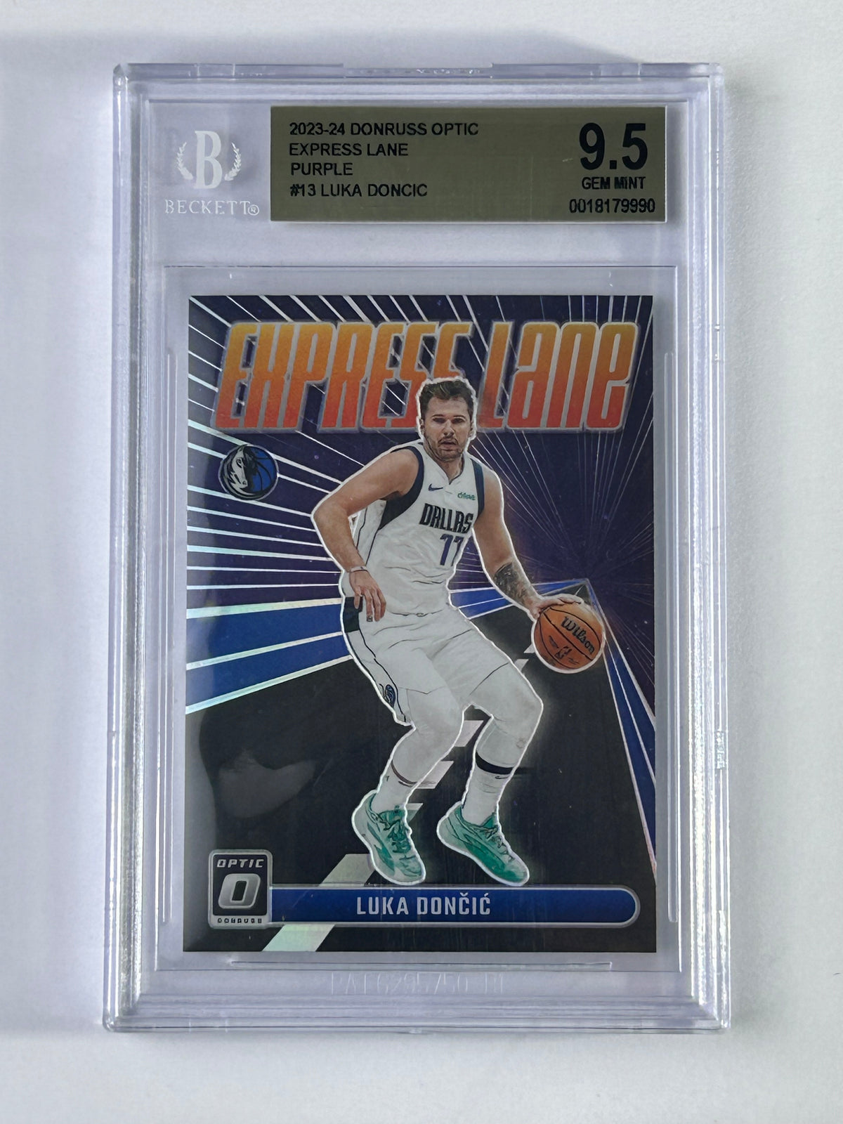 Luka Doncic 2023-24 Donruss Optic Express Lane Purple BGS 9.5 – Vorderseite